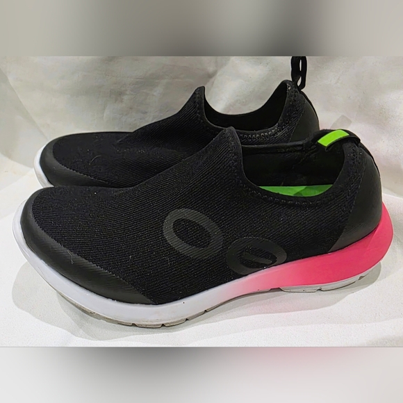 OOFOS Shoes - OOFOS Black and Pink Athletic Shoes